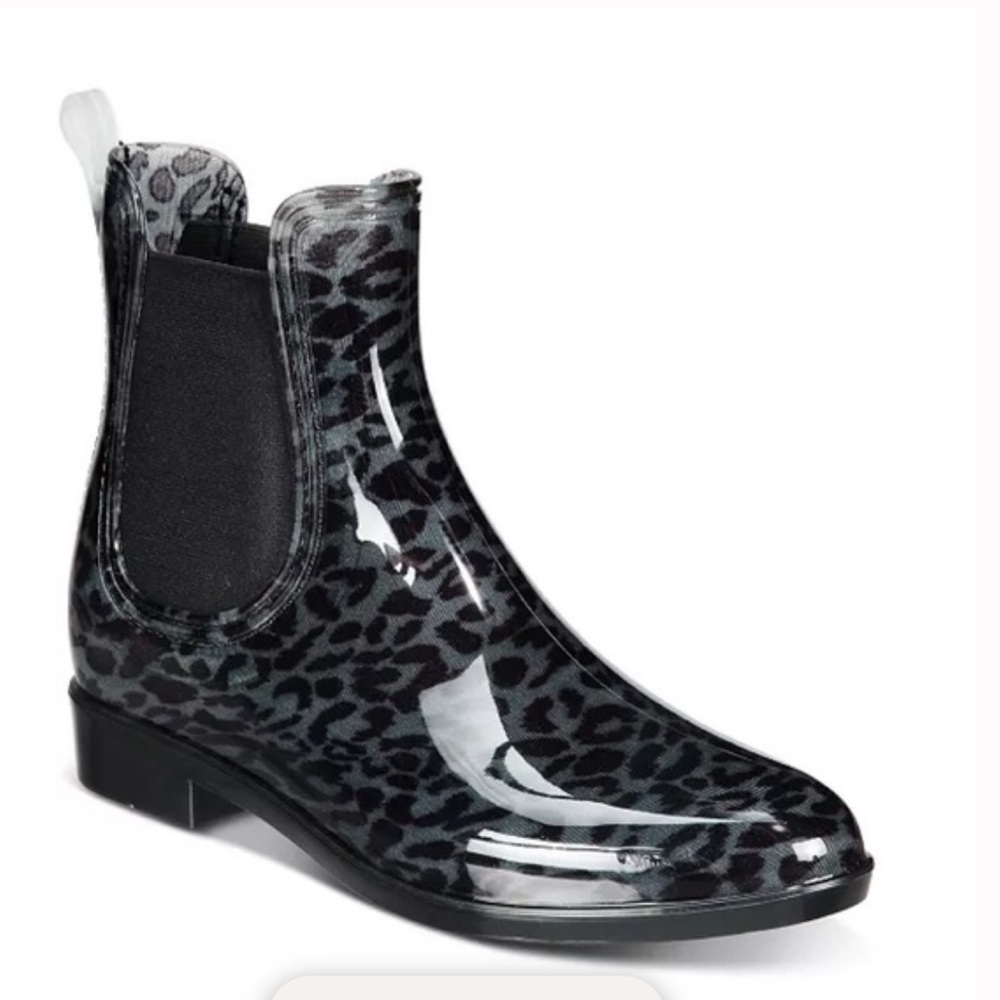 INC Raelynn Leopard boots